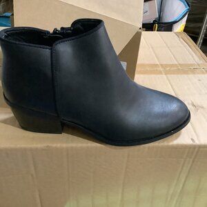 Womens Mug Ankle Booties